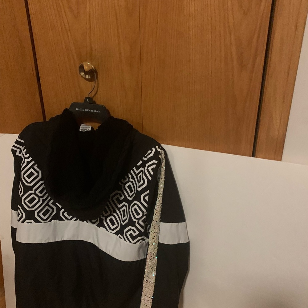 Black/white jacket with attached hood with a sequence stripe running down
